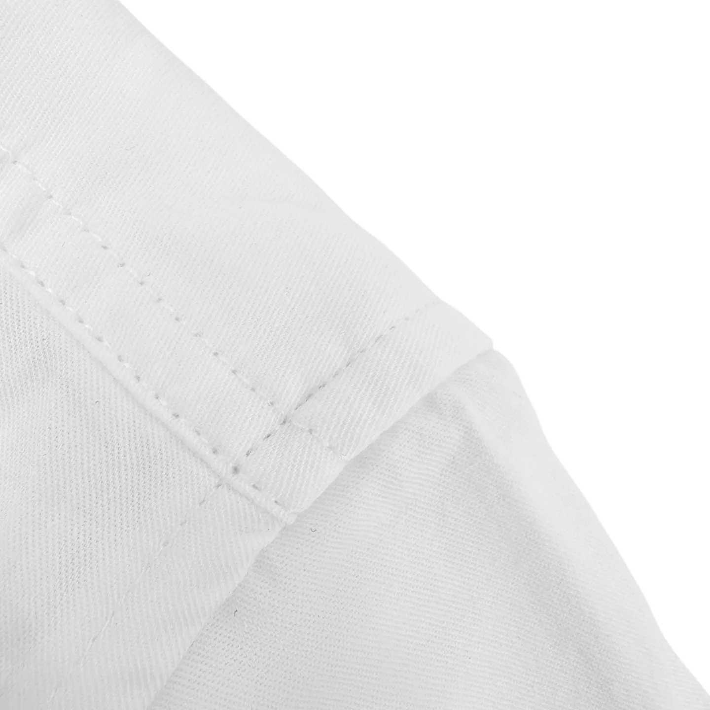 Celine Arc de Triomphe logo embroidered long-sleeved shirt. The fabric is made of custom-made clear plain brocade cotton. It is soft and draped, skin-friendly and comfortable. It is based on warm and even pure porcelain white. It deposits pure texture between the delicate texture and silently highlights the French luxury style. The cobalt blue TRIOMPHE embroidery blooms exquisitely on the chest patch pocket, adding subtle luxury and elegance. The cotton texture is full of French Classic noble style. It adopts imported machine embroidery technology and uses advanced computer control system and precision mechanical components to realize TRIOMPHE embroidery operation with high precision. The lines are smooth and delicate. The fabrics have been fermented and washed. They have better hand feel and texture. They are not easy to deform, shrink or fade, and maintain long-term beauty. Size:S-M-L-XL